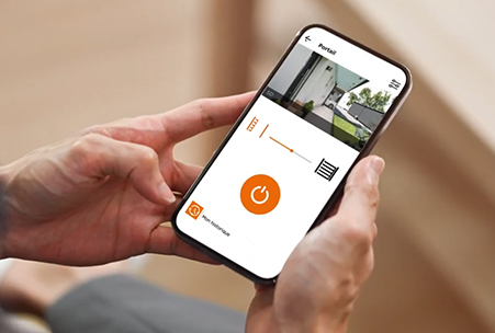 Le module récepteur connecté WifiGate ouvre à distance votre motorisation de portail ou porte de garage par le smartphone avec l'application iSCS Sentinel
