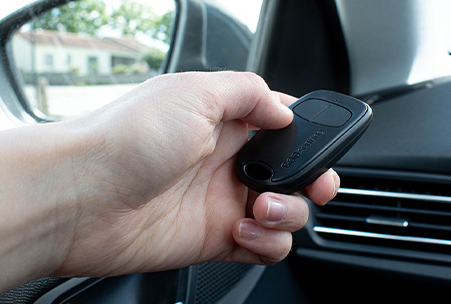 Mando a distancia SimplyControl fabricado en Francia compatible con SimplyOpen 1 motorreductor de tornillo sin fin para cancelas de 2 hojas