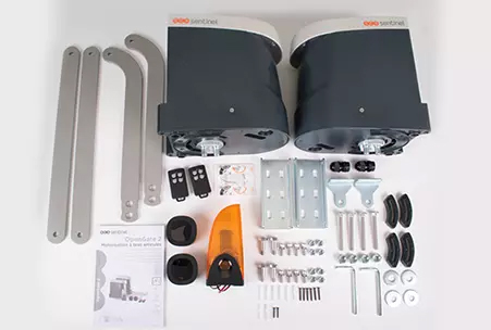 kit complet avec de nombreux accessoires à installer avec le motorisation portail à bras articulés opengate 2