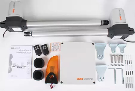 Motorisation pour portail battant OpenGate 1 avec de nombreux accessoires : feu clignotant, photocellules et télécommandes